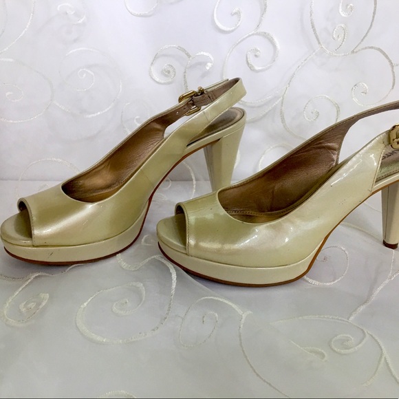 Women’s Beige heels by Antonio Melani - Picture 1 of 5